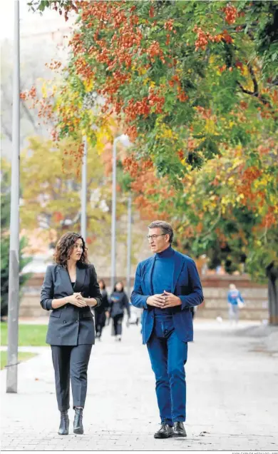  ?? JUAN CARLOS HIDALGO / EFE ?? La presidenta de Madrid, Isabel Díaz Ayuso, y el líder del PP, Alberto Núñez Feijóo, el pasado octubre en Madrid.