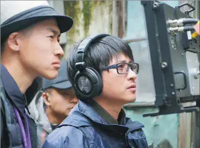  ?? LI YIYAO / FOR CHINA DAILY ?? Han Han, who’s better known as a writer and a car racer, works on his second directoria­l film New Year. Duckweed, which opens on Jan 28, the Lunar