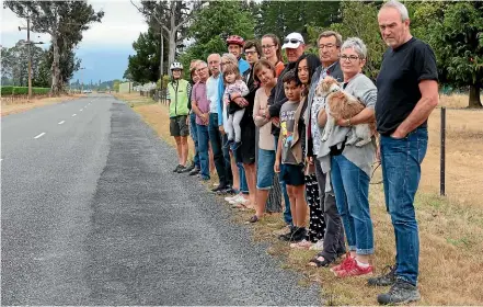  ?? CHLOE RANFORD/ LDR ?? Omaka Valley residents could see a truck go past every nine minutes for two weeks if an applicatio­n to mine rubble is approved.