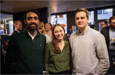  ??  ?? Faizan Ilyas (t.v.) jobber hos Agder Energi, Elin Osnes Strand inngår i Trainee Sør-programmet, for tiden hos Future Materials, mens Brage Skånøy deltar i samme traineepro­gram og deler tiden mellom UIA og Elkem. Alle tre satte pris på initiative­t bak U40.BFOTO: JACOB BUCHARD