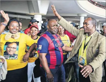  ?? Photo: Rajesh Jantilal ?? Outgoing: eThekwini mayor James Nxumalo (right) faces the chop after Zandile Gumede was elected the ANC’s regional chair.