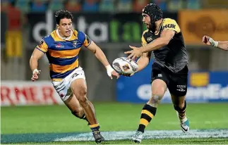  ?? HAGEN HOPKINS ?? Taranaki captain Charlie Ngatai left the field midway through the first half against Bay of Plenty