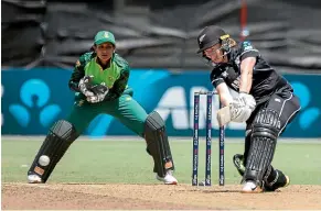  ?? PHOTOSPORT ?? Katie Perkins’ highest ODI score couldn’t help the White Ferns beat South Africa in Auckland on Saturday.