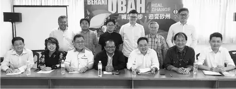  ??  ?? (Seated from right) Ling, Baru, Chong, Mohd Fidzuan, Chiew, Yong, Tan and others in a photocall after the meeting.