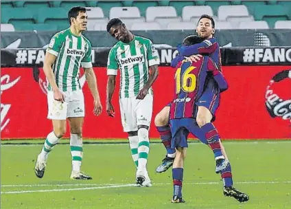  ?? FOTO: AP ?? Messi, celebrando el gol al Betis en Liga
El crack del Barça apenas tardó dos minutos en ver portería cuando salió de suplente
