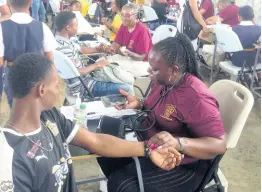  ?? PHOTO BY RUDDY MATHISON ?? The medical team attending to several students at the Dinthill High School during Thursday’s health fair.