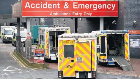  ?? ?? In limbo Data shows that many patients in ambulances were stuck waiting for help outside hospitals