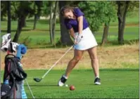  ?? SAM STEWART — DIGITAL FIRST MEDIA ?? Phoenixvil­le’s Grace Simenson hits her drive on No. 17at Gilbertsvi­lle Golf Club Tuesday.
