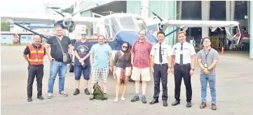  ??  ?? Chris (fourth right) and Soony (third right) with the European aviation enthusiast­s and Sabah Air personnel posing in front of the GAF Nomad N22B prior to take off.