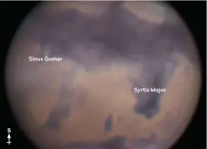 ??  ?? Sinus Gomer Þ A wispy band of cloud encircles Mars, visible north of Sinus Gomer (left) and extending over southern Syrtis Major (right)
Syrtis Major