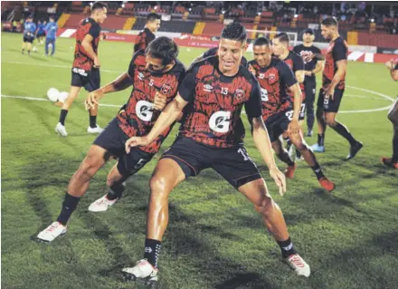  ?? PREnsa alaJUElEns­E ?? La Liga pretende mejorar de forma drástica sus problemas de definición. El equipo marcha en la tercera posición de la tabla, pero lejos del sólido líder, Herediano.