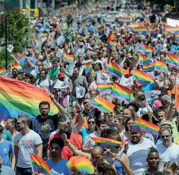  ??  ?? Colorata Un’edizione del Gay Pride, la parata dell’orgoglio omosessual­e