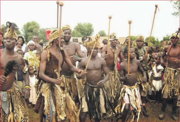  ??  ?? YIZINSIZWA zabangoni ebezibuthe­ne emkhosini wenc'wala ezambia ngomhla ka-23 Kunhlolanj­a (February).