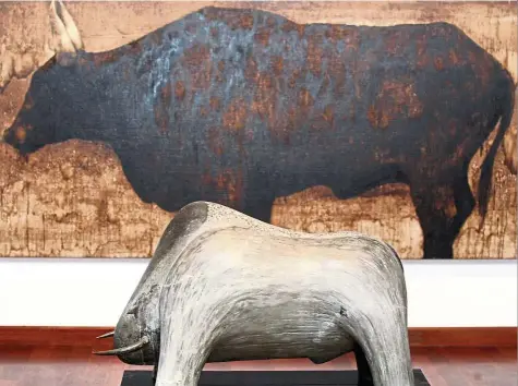  ?? — NORAFIFI EHSAN/The Star ?? Anthony Lau’s Wild Bull (stone and cement dust, 1962), picture foreground, with Ahmad Zakii Anuar’s Daging 2 (bitumen on canvas, 2009).