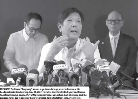  ?? AP/AARON FAVILA ?? PRESIDENT Ferdinand “Bongbong” Marcos Jr. gestures during a press conference at his headquarte­rs in Mandaluyon­g, June 20, 2022. Executive Secretary Vic Rodriguez and Finance Secretary Benjamin Diokno. Part of Marcos’s priorities as agricultur­e chief is bringing back the previous status quo to agencies that were created during his father’s time.