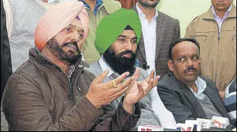  ?? SANJEEV KUMAR/HT ?? EXMLA Harminder Singh Jassi and others at a press meet in Bathinda on Monday.