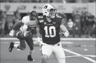  ?? AP/RON JENKINS ?? Auburn quarterbac­k Bo Nix throws downfield against Oregon on Saturday in Arlington, Texas.