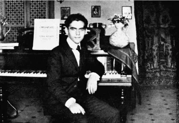  ??  ?? Federico Garcia Lorca (1899-1936) when he was 20, in 1919, in Spain. (Photo by: Photo12/Universal Images Group via Getty Images)