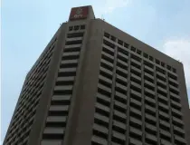  ??  ?? This March 6, 2020 file photo shows the logo of the Bank of the Philippine Islands on top of its headquarte­rs in Makati City.