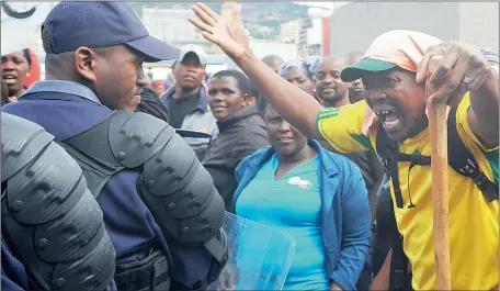  ?? Picture: BHEKI RADEBE ?? ANGER: A protester shouts at the police during the illegal march to the Civic Centre yesterday.