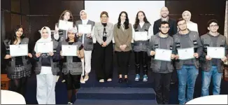  ?? ?? Fatemah Al-Habib mediates among the graduates of the influencer program.