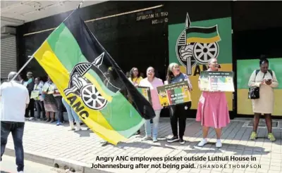  ?? /SHANDRÉ THOMPSON ?? Angry ANC employees picket outside Luthuli House in Johannesbu­rg after not being paid.