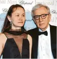  ?? Foto: Franck Robichon, dpa ?? Woody Allan mit seiner Ehefrau Soon Yi Previn.