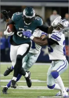  ?? MICHAEL AINSWORTH — THE ASSOCIATED PRESS ?? The Eagles’ LeGarrette Blount (29) breaks a tackle by Dallas’ Xavier Woods (25) in the second half Sunday.