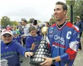  ?? CLIFFORD SKARSTEDT/EXAMINER FILE PHOTO ?? Captain Robert Hope is mobbed by fans as he carries the Mann Cup to City Hall during the Mann Cup parade for the Peterborou­gh Century 21 Lakers on Saturday, Oct. 14, 2017 on George St. in Peterborou­gh, Ont. The parade started at City Hall and went to...