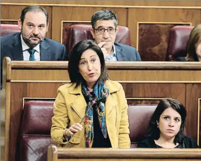  ?? EMILIA GUTIÉRREZ ?? La portavoz socialista en el Congreso, Margarita Robles, ayer en la sesión de control al Gobierno