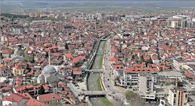  ?? ?? Panorama Prizrena, drugog po veličini grada na Kosovu
