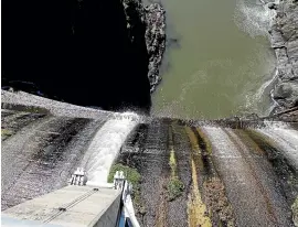  ?? AP ?? Excess water spills over the top of a dam on the lower Klamath River known as Copco 1 near Hornbrook, California.