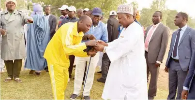  ??  ?? Gov Badaru Abubakar with some golf players