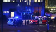  ?? Jonas Walzberg/dpa via AP ?? Police officers respond near the scene of a shooting in Hamburg, Germany, on Thursday.
