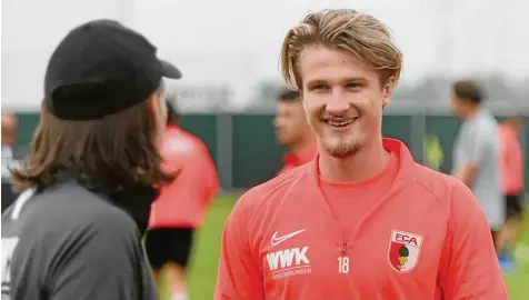  ?? Foto: Ulrich Wagner ?? Trainer Martin Schmidt (links) kann im Heimspiel gegen Eintracht Frankfurt auf Tin Jedvaj bauen.