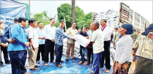  ?? SIEM REAP PROVINCIAL HALL ?? The government has provided more than 1,000 tonnes of rice seeds for people affected by flood and drought.