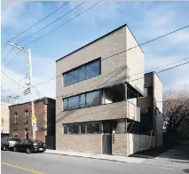  ?? PHOTOS (3): BY STEVE MONTPETIT, COURTESY OF L. MCCOMBER ?? MileEndeur, a condominiu­m building on Fairmount Ave. in Mile End, features a large loggia on the second floor, terraces on the third floor, and large windows that let plenty of light into the units (as seen in the interior at right).