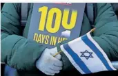  ?? FOTO: FRANK AUGSTEIN/AP ?? Vor 100 Tagen haben Kämpfer der radikalisl­amischen Hamas Israel angegriffe­n. Trotz weltweiter Proteste tobt der Krieg im Gazastreif­en unverminde­rt weiter.