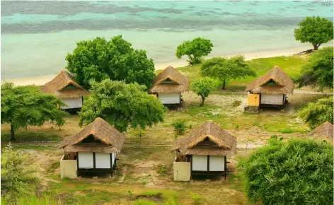  ??  ?? BELOW
Tourist bungalows on Kanawa Island, Komodo National Park 123rf