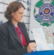  ?? Picture: ANDREA FALVO ?? APPEAL: Detective Inspector Sonia Smith shows a map of the search area at Wangetti Beach.