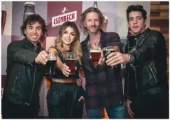  ??  ?? Isenbeck lanzó al mercado dos nuevas variedades, y lo celebró en Buller Pub. Estuvieron presentes Gonzalito Rodríguez, Natalie Pérez, Facundo Arana y Esteban Lamothe, entre otros.