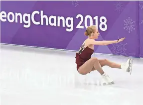  ??  ?? U.S. champ Bradie Tennell falls in her Olympic individual debut. JAMES LANG/USA TODAY SPORTS