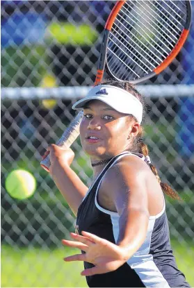  ?? JIM THOMPSON/JOURNAL ?? Eldorado freshman Carmen Corley defeated Albuquerqu­e High’s Abigail Nielsen in quick fashion to win the Class 6A girls singles championsh­ip Thursday.