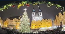  ?? Foto: MAFRA a ČTK ?? Dominance Pražský smrk tradičně dominantní, tradičně pohádkový. Mašle, lucerny, srdíčka nebo zvonečky na tradiční vánoční strom patří.