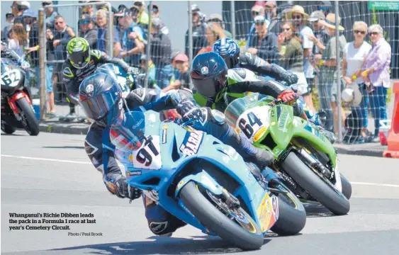  ?? Photo / Paul Brook ?? Whanganui’s Richie Dibben leads the pack in a Formula 1 race at last year’s Cemetery Circuit.