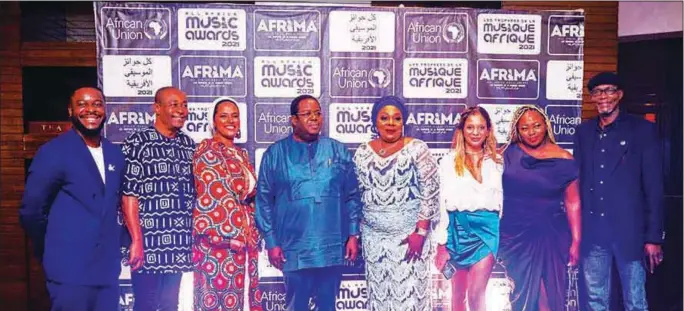  ??  ?? AFRIMA Jury with the Patron Bisi Onasanya and wife