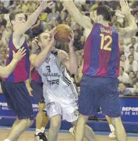  ?? EFE ?? La exhibición de Pau Gasol en la Copa del Rey de 2001 pasará a la historia del baloncesto //