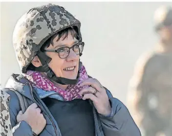  ?? FOTO: BRITTA PEDERSEN/DPA ?? Seit Jahren fordert die Truppe eine Umorganisa­tion, um die Führung einfacher zu machen. Doch die Pläne von Verteidigu­ngsministe­rin Annegret Kramp-Karrenbaue­r (CDU) stoßen auf Widerstand.
