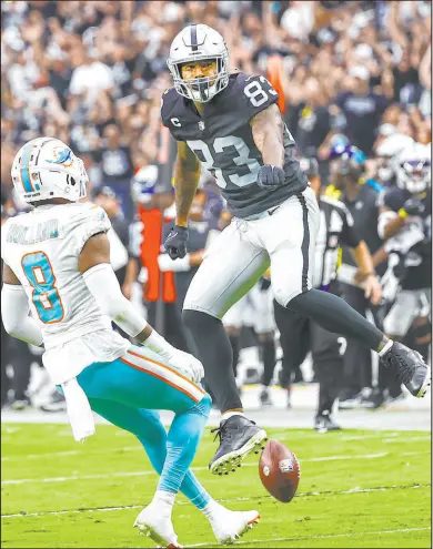  ?? Chase Stevens Las Vegas Review-journal @csstevensp­hoto ?? Raiders tight end Darren Waller (83) celebrates after a play against the Miami Dolphins in the second half of a 31-28 overtime victory as 3½-point favorites Sunday at Allegiant Stadium.