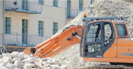  ?? FOTO: KLAUS-DIETMAR GABBERT/DPA ?? Wenn vor der eigenen Haustür gebaut wird, ist das laut und nervig. Aber wie kann man gegen diese Lärmbeläst­igung vorgehen?